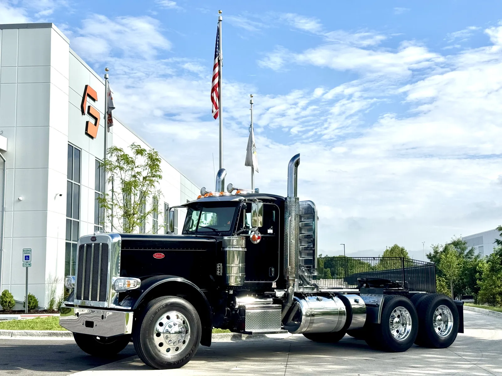 Used 2023 PETERBILT 389 for sale in New Lenox, IL at Forge