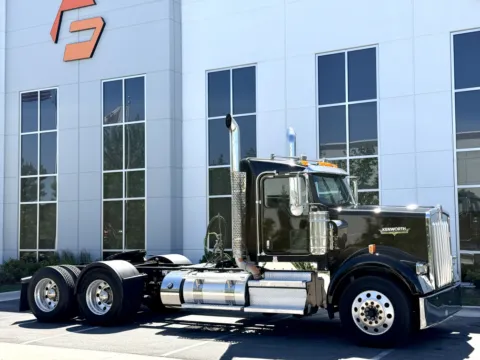Photos of 2019 KENWORTH W900 for sale in New Lenox, IL at Forge Truck Centers - Illinois