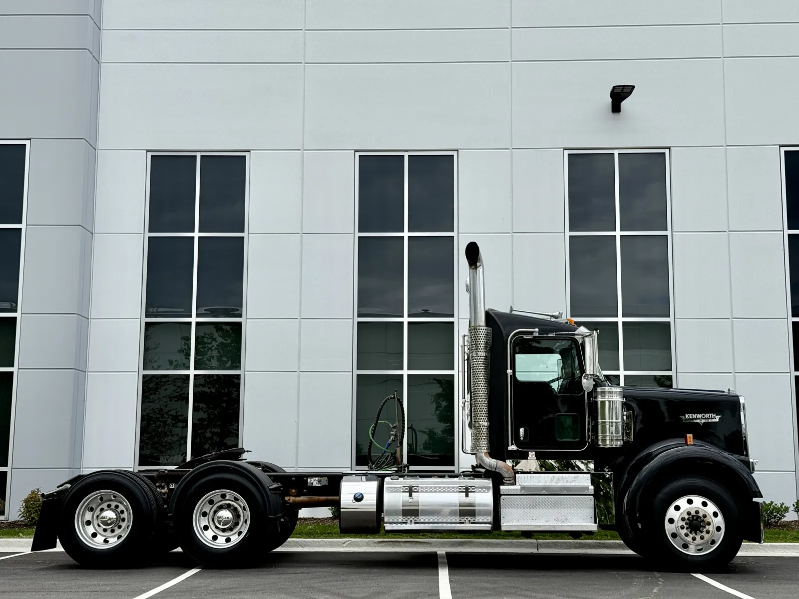 2019 Kenworth W900 - image 3