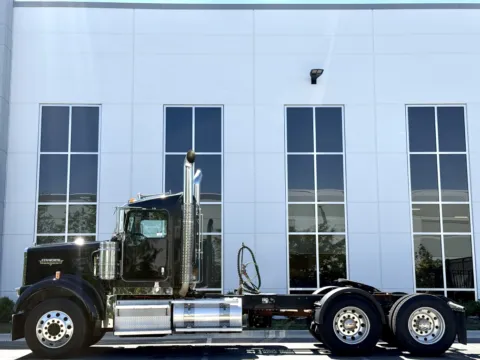 More photos of 2019 KENWORTH W900 at Forge Truck Centers - Illinois, IL