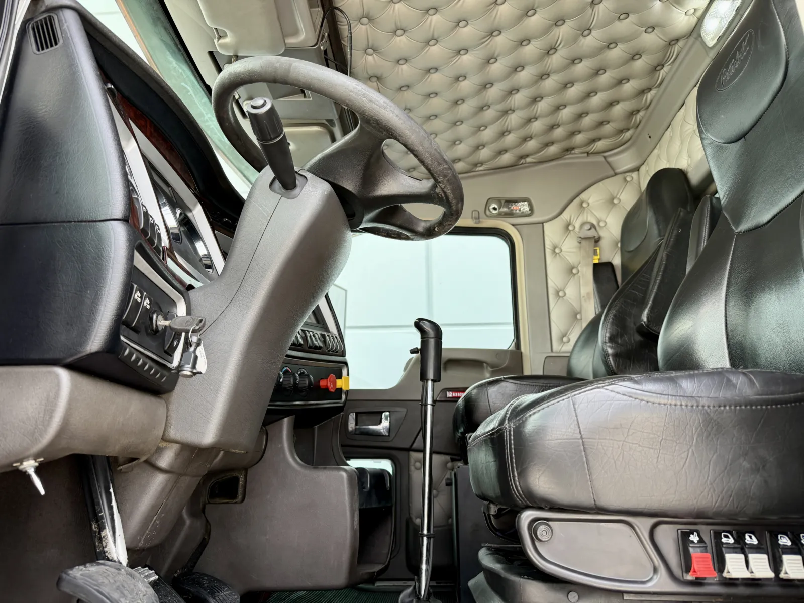 2019 Kenworth W900 - image 14