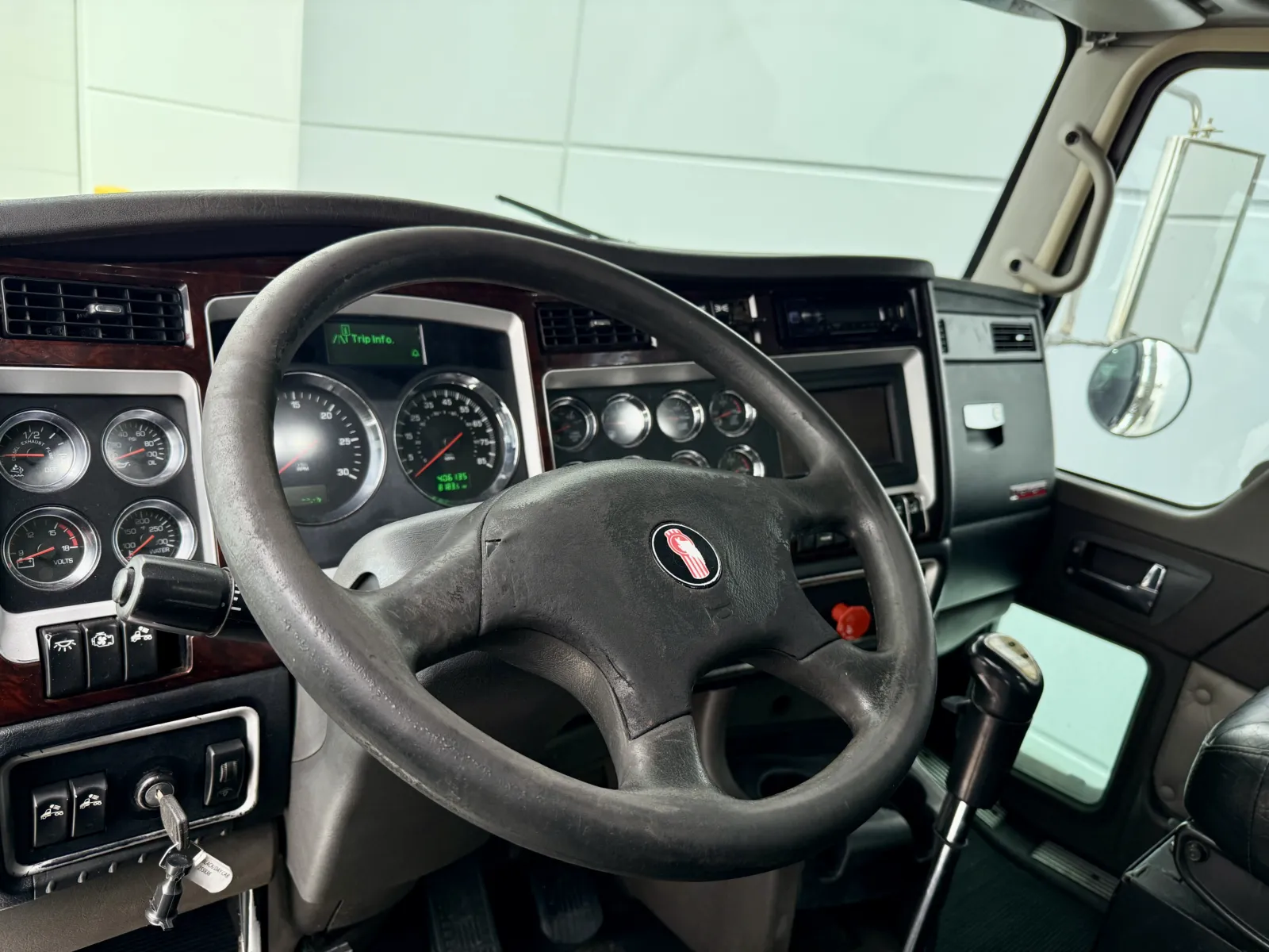 2019 Kenworth W900 - image 15