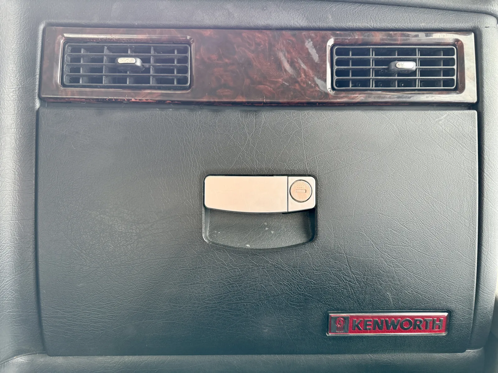 2019 Kenworth W900 - image 19