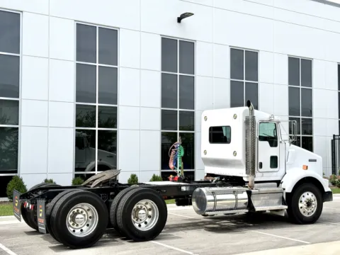 More photos of 2020 KENWORTH T800 at Forge Truck Centers - Illinois, IL