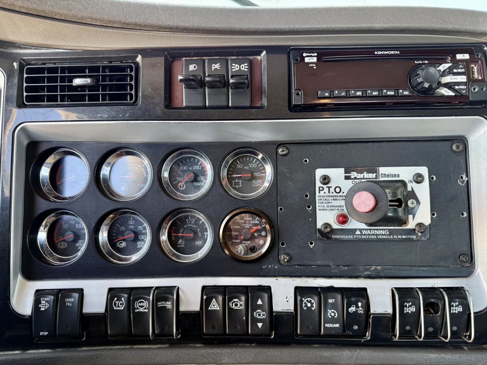 2020 Kenworth T800 - image 18