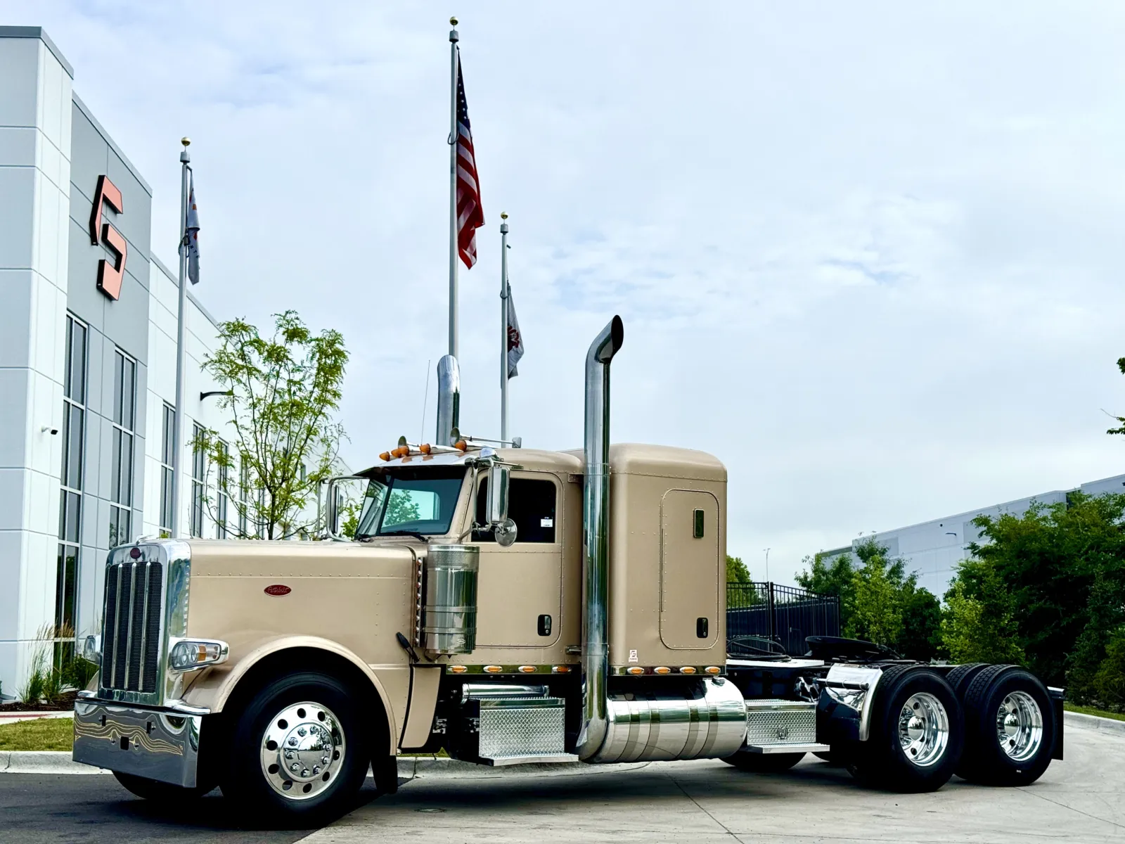 2017 PETERBILT 389