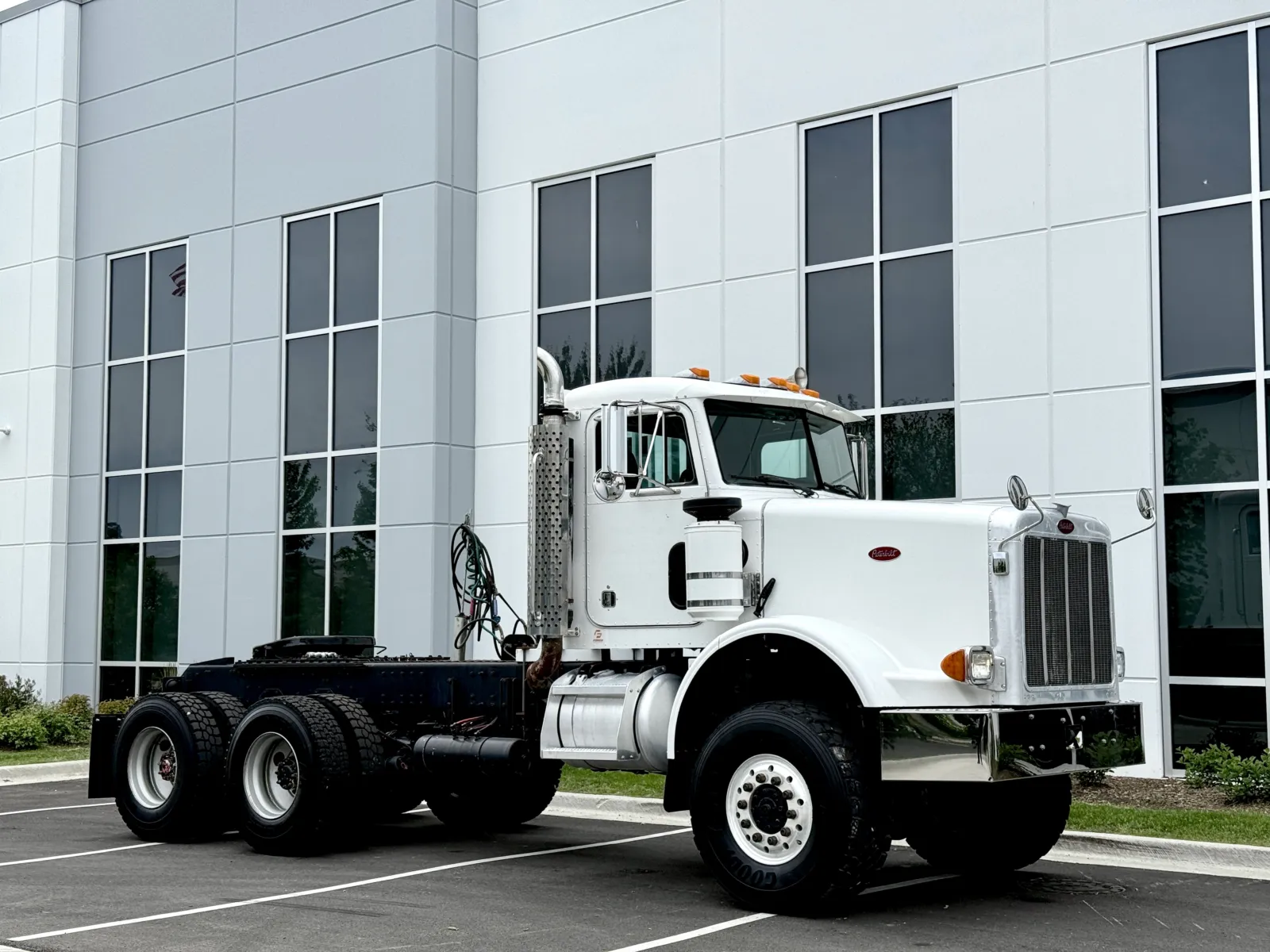 1999 Peterbilt - image 2
