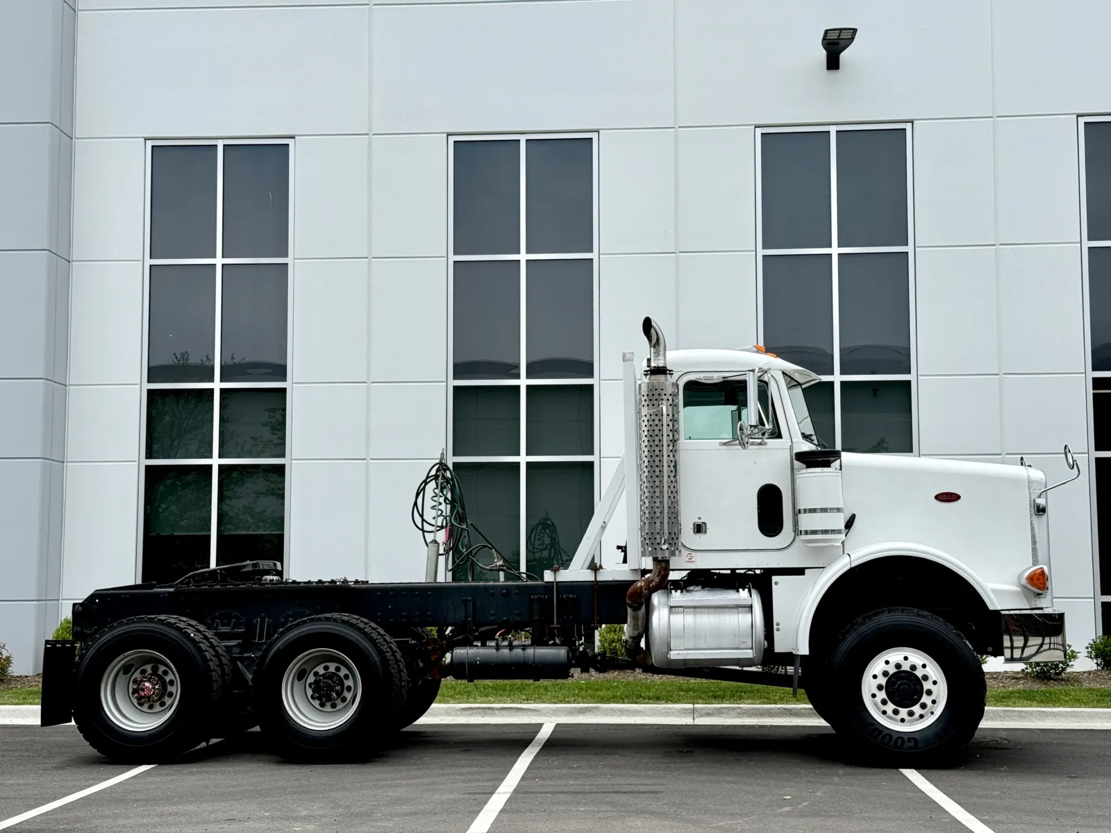 1999 Peterbilt - image 3