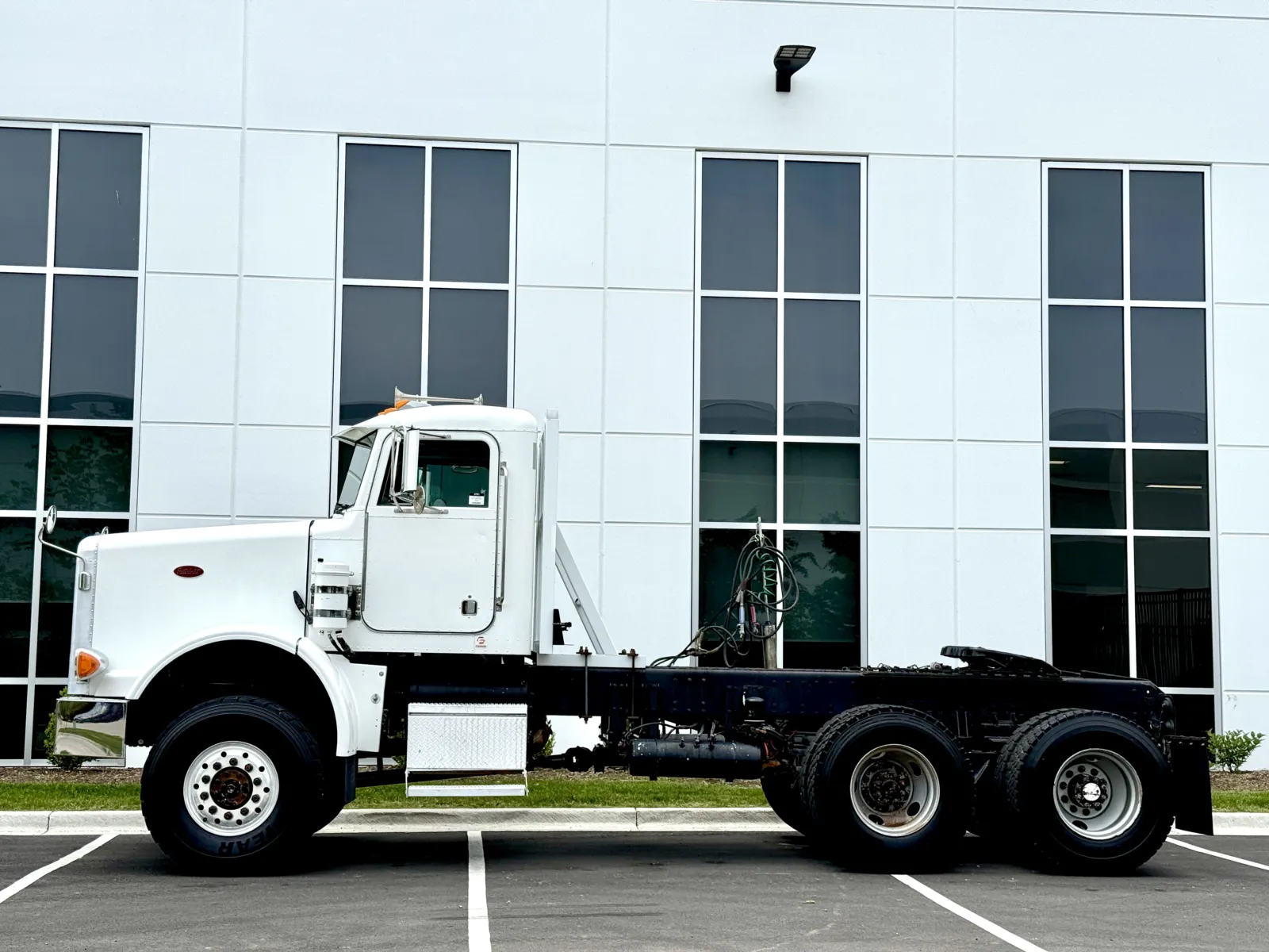 1999 Peterbilt - image 4
