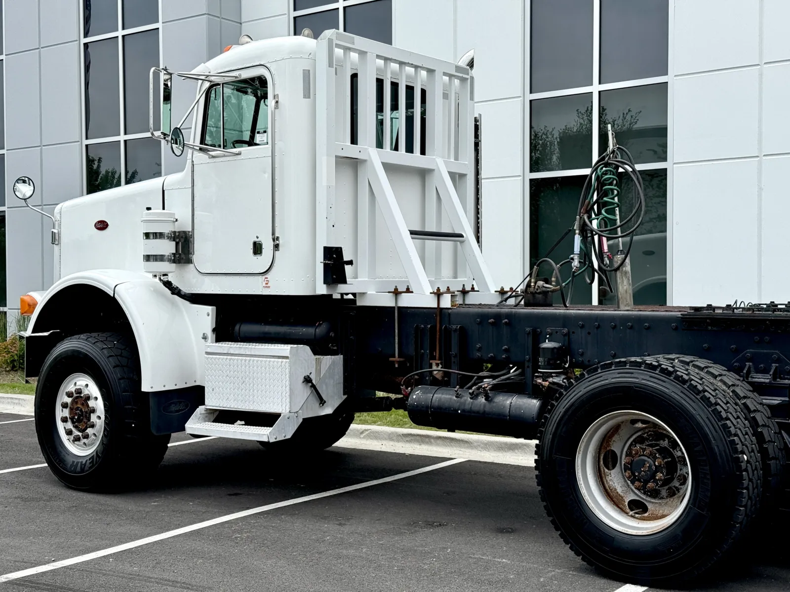 1999 Peterbilt - image 8