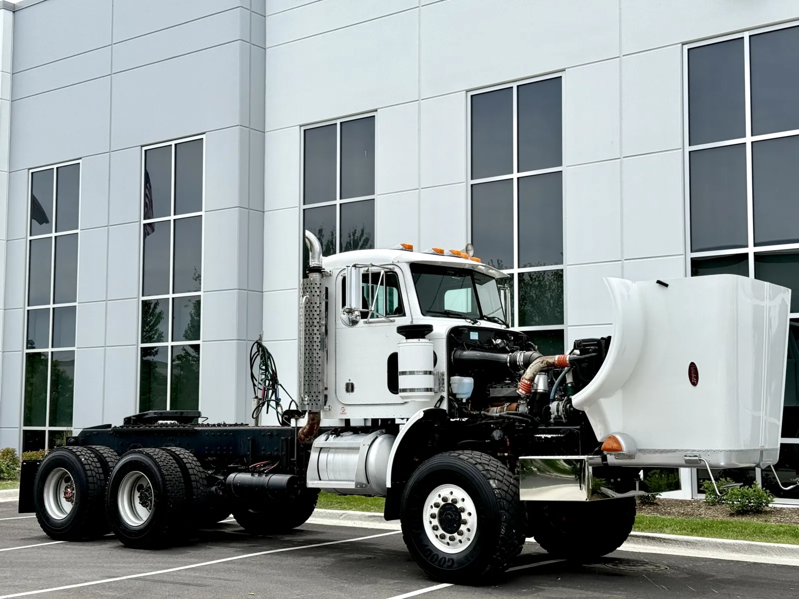 1999 Peterbilt - image 9