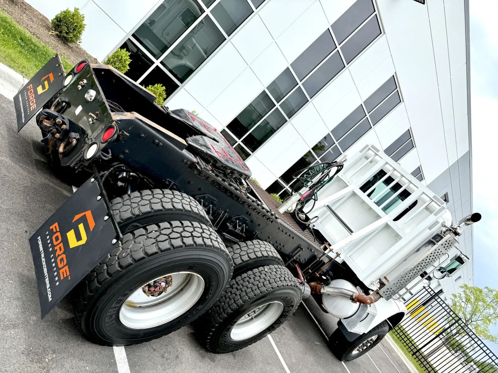 1999 Peterbilt - image 11