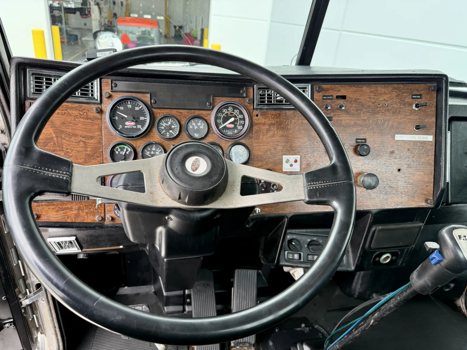 1999 Peterbilt - image 16