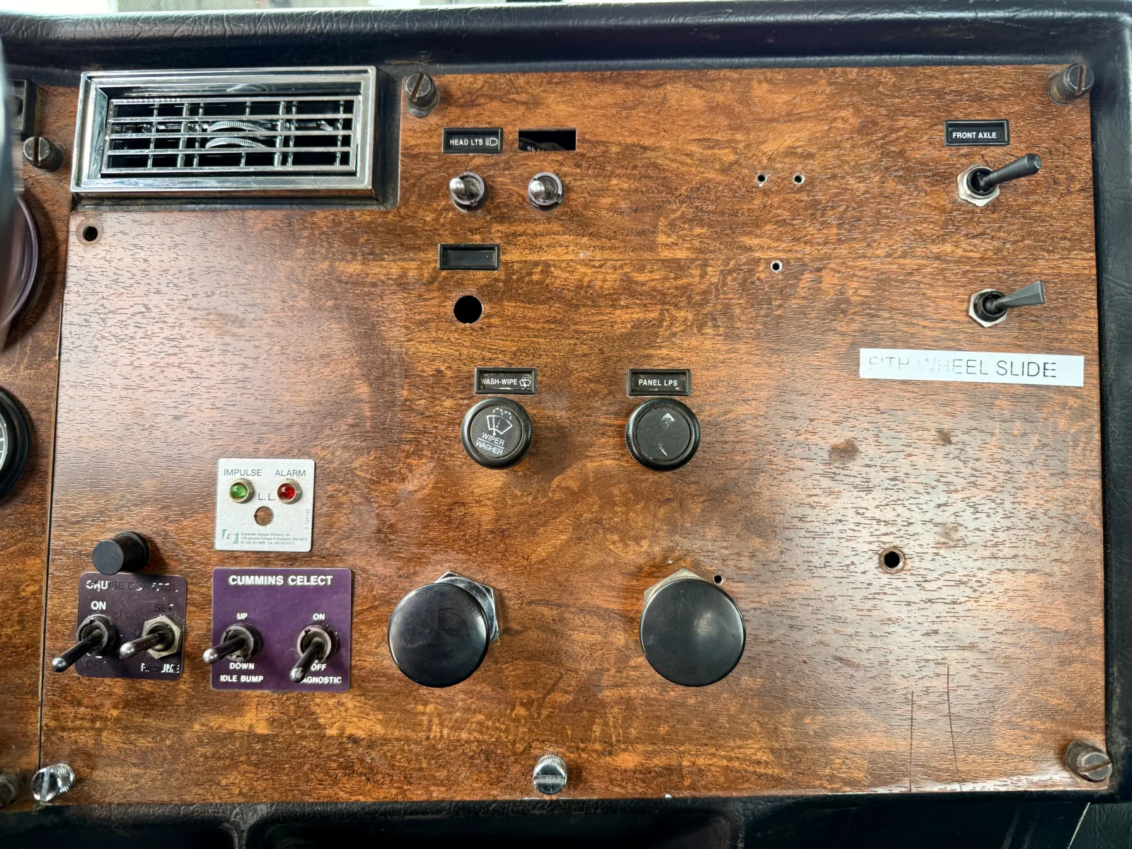 1999 Peterbilt - image 17