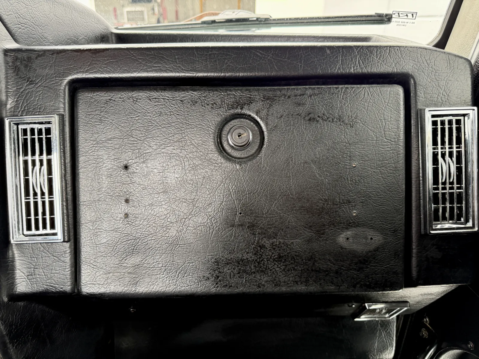 1999 Peterbilt - image 18