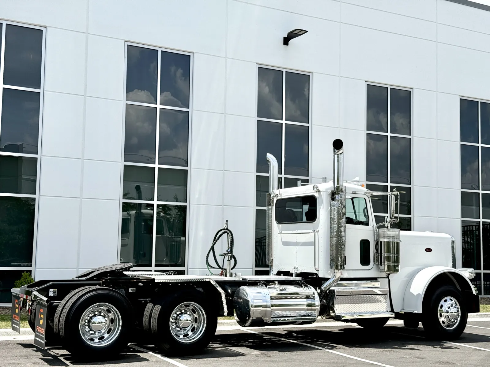 2020 Peterbilt 389 - image 5