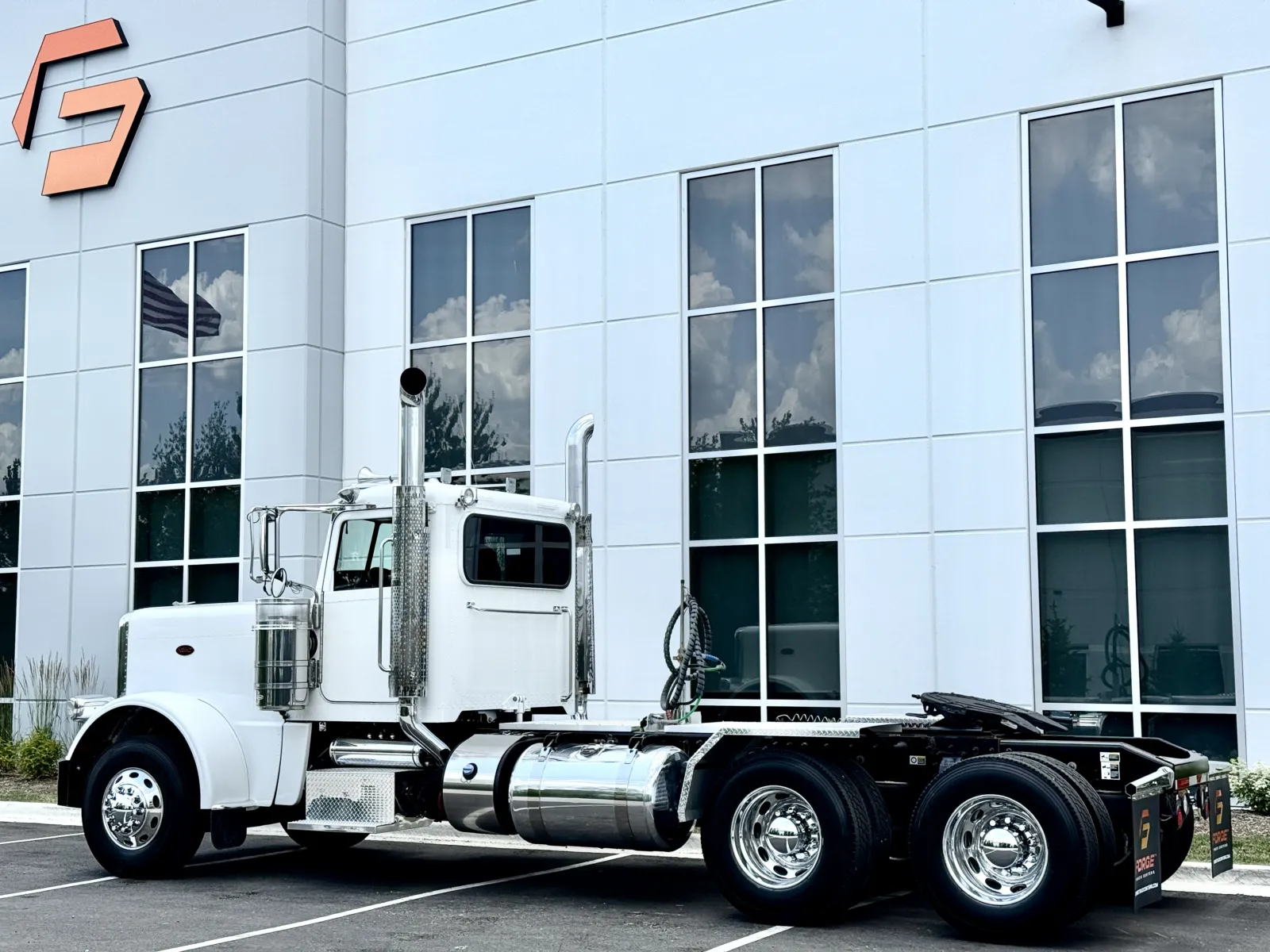 2020 Peterbilt 389 - image 6