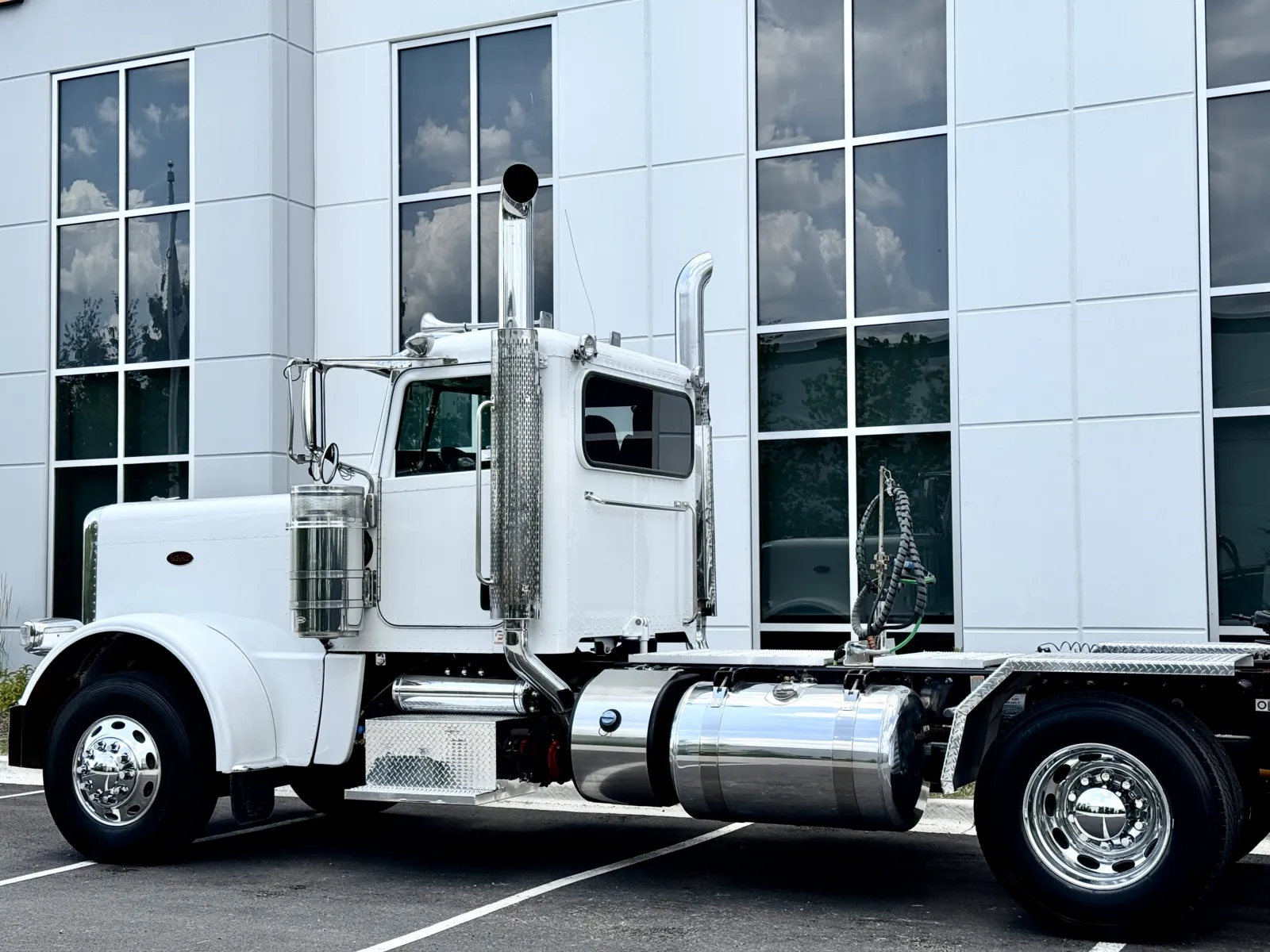 2020 Peterbilt 389 - image 8