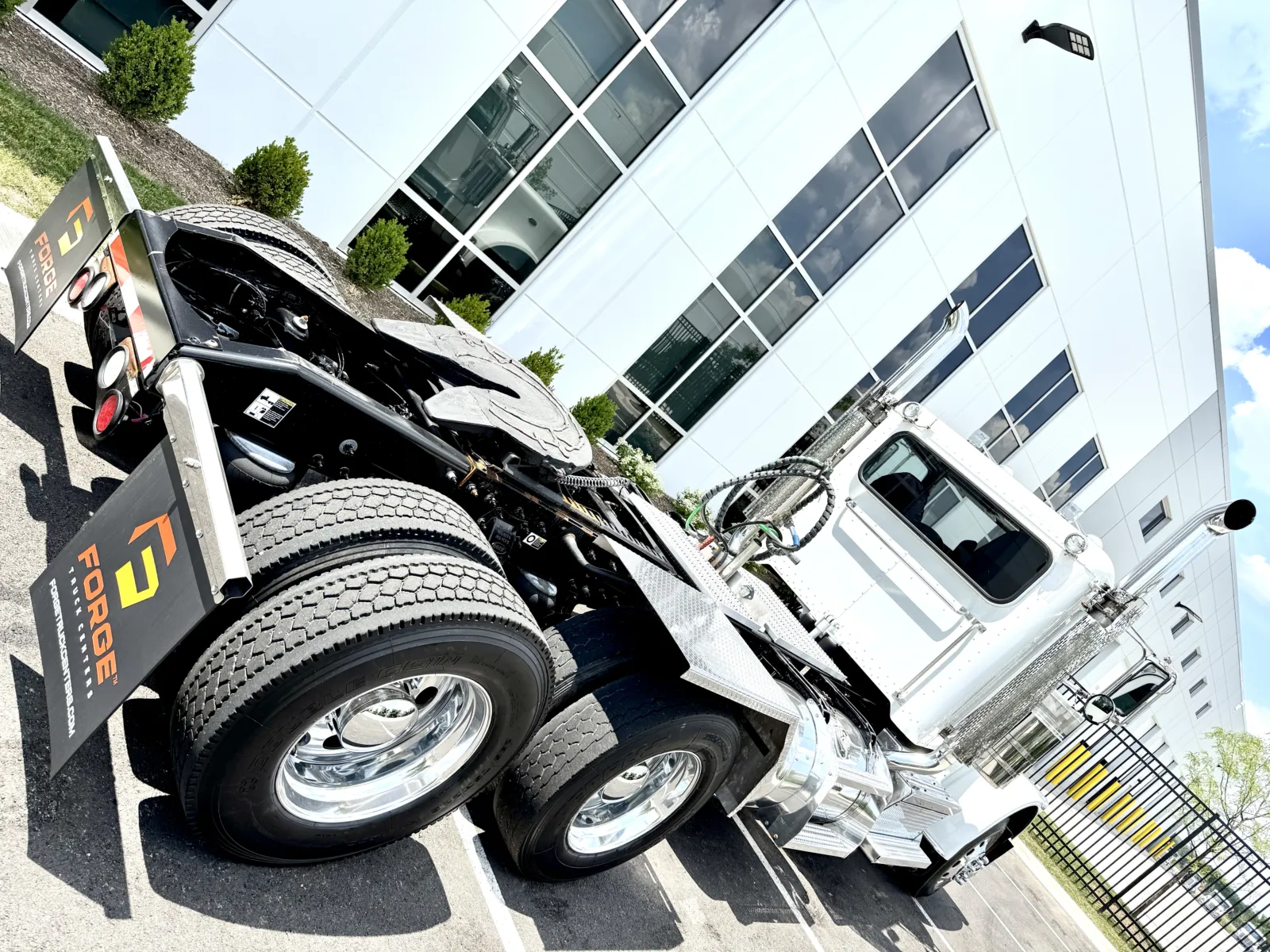 2020 Peterbilt 389 - image 11