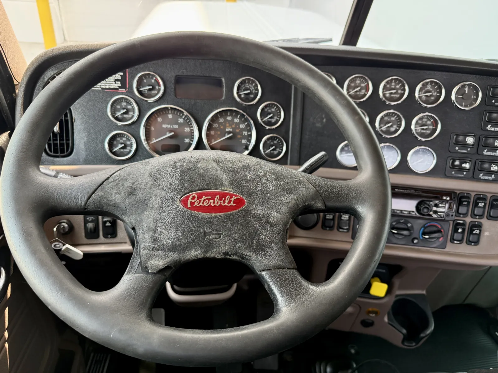 2020 Peterbilt 389 - image 16