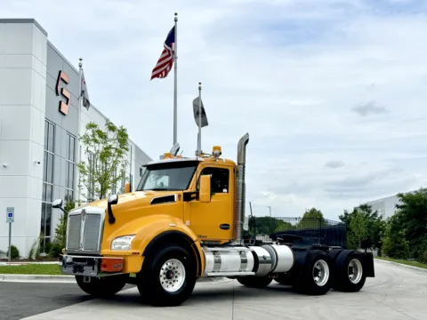 Used 2020 KENWORTH T880 for sale in New Lenox, IL at Forge