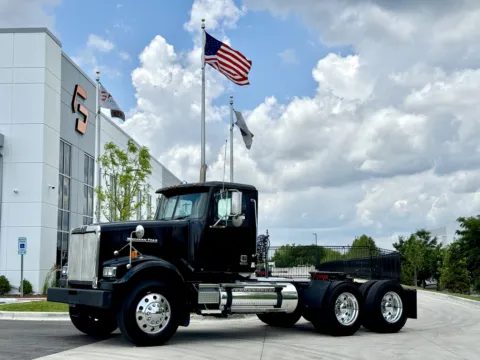 2017 WESTERN STAR 4900 for sale in New Lenox, IL