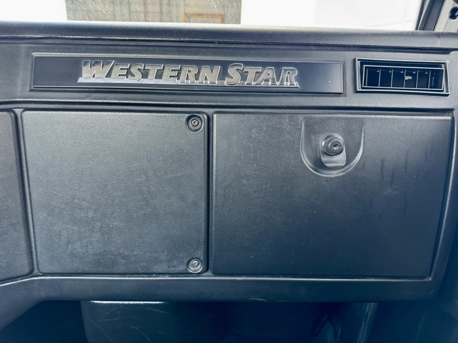 2017 Western Star 4900 - image 18