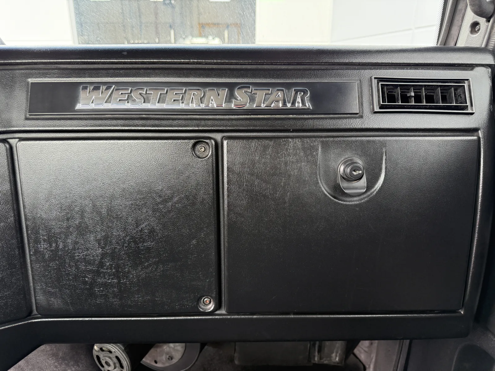 2017 Western Star 4900 - image 18