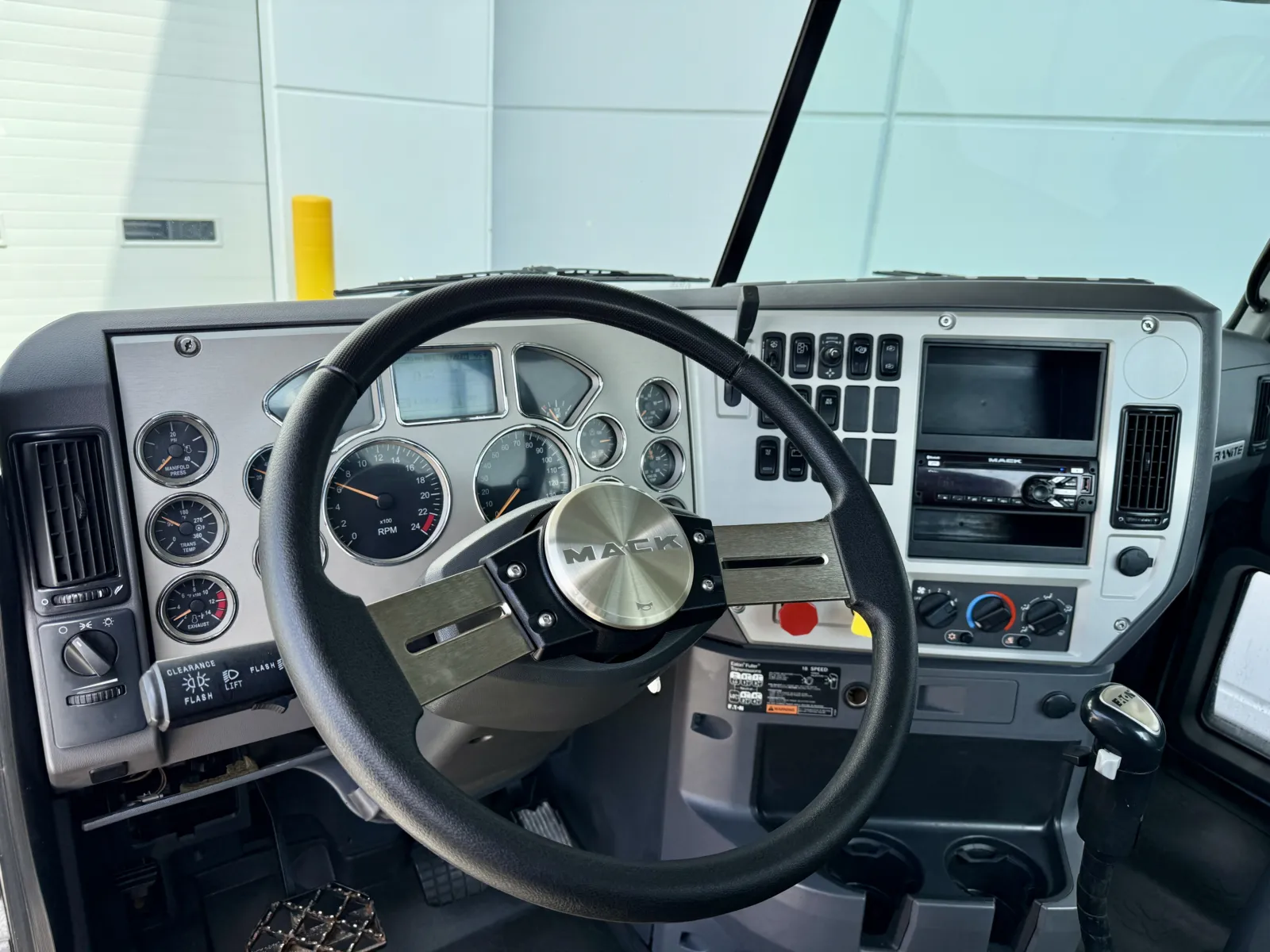 2017 Mack - image 15