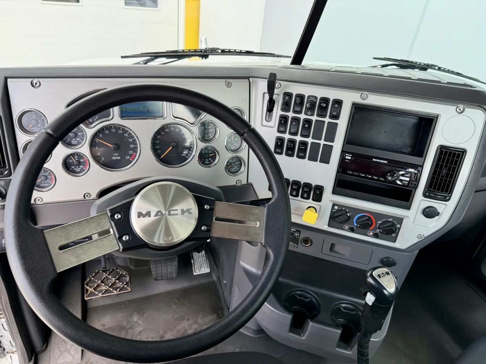 2017 Mack - image 16