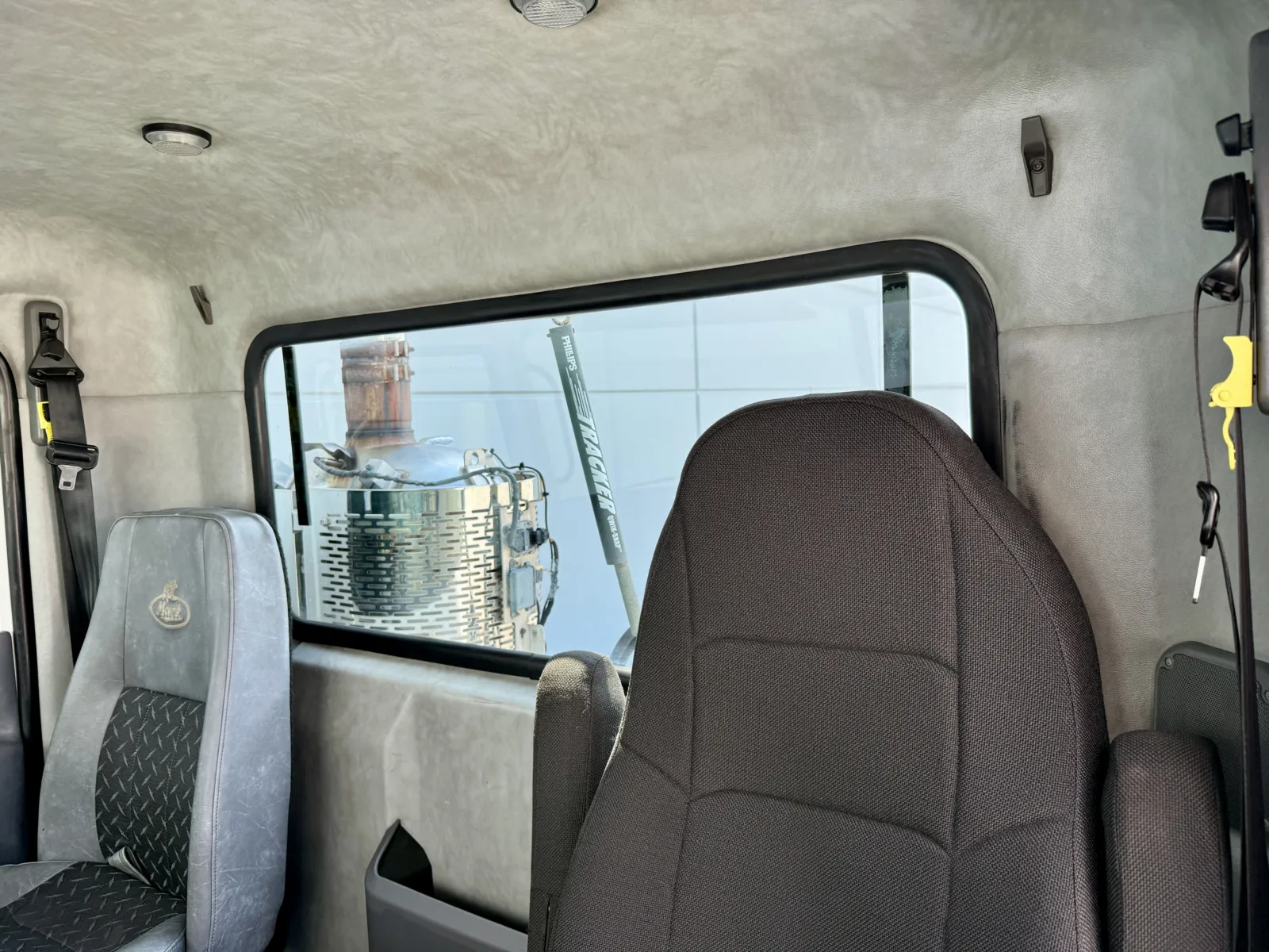 2017 Mack - image 20