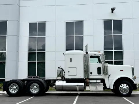 Another view of 2008 PETERBILT 388 for sale in New Lenox, IL at Forge Truck Centers - Illinois