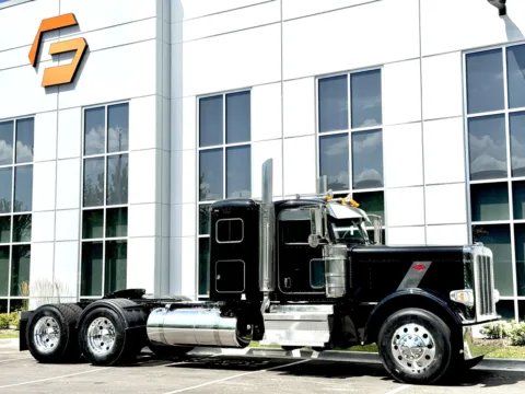 Photos of 2021 PETERBILT 389 for sale in New Lenox, IL at Forge Truck Centers - Illinois