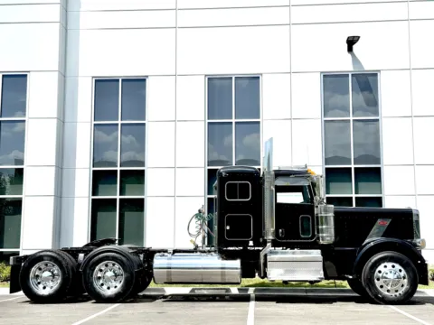 Another view of 2021 PETERBILT 389 for sale in New Lenox, IL at Forge Truck Centers - Illinois