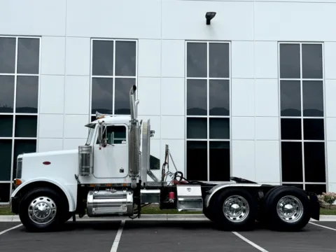 More photos of 2003 PETERBILT 378 at Forge Truck Centers - Illinois, IL