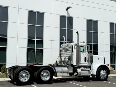 More photos of 2003 PETERBILT 378 at Forge Truck Centers - Illinois, IL