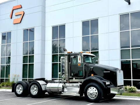 Photos of 2010 KENWORTH T800 for sale in New Lenox, IL at Forge Truck Centers - Illinois