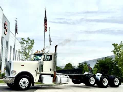 2012 PETERBILT 389 for sale in New Lenox, IL