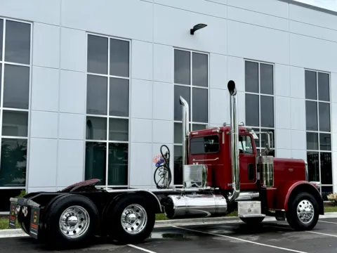 More photos of 2017 PETERBILT 389 at Forge Truck Centers - Illinois, IL