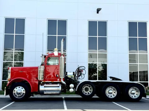 More photos of 2006 PETERBILT 379 at Forge Truck Centers - Illinois, IL