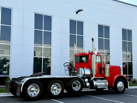 More photos of 2006 PETERBILT 379 at Forge Truck Centers - Illinois, IL