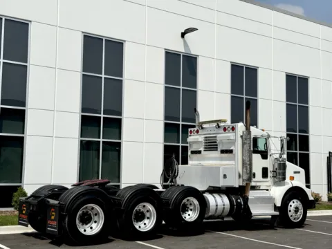 More photos of 2014 KENWORTH T800 at Forge Truck Centers - Illinois, IL