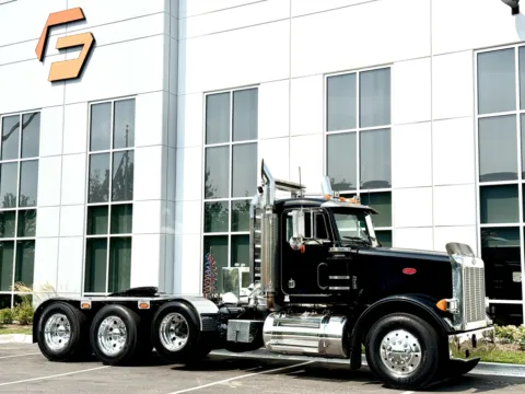 Photos of 2004 PETERBILT 378 for sale in New Lenox, IL at Forge Truck Centers - Illinois