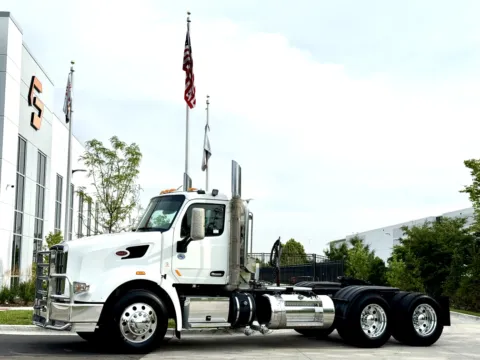2015 Peterbilt 567 for sale in New Lenox, IL