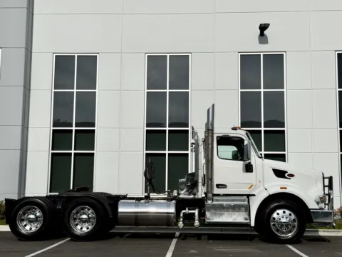 Another view of 2015 Peterbilt 567 for sale in New Lenox, IL at Forge Truck Centers - Illinois