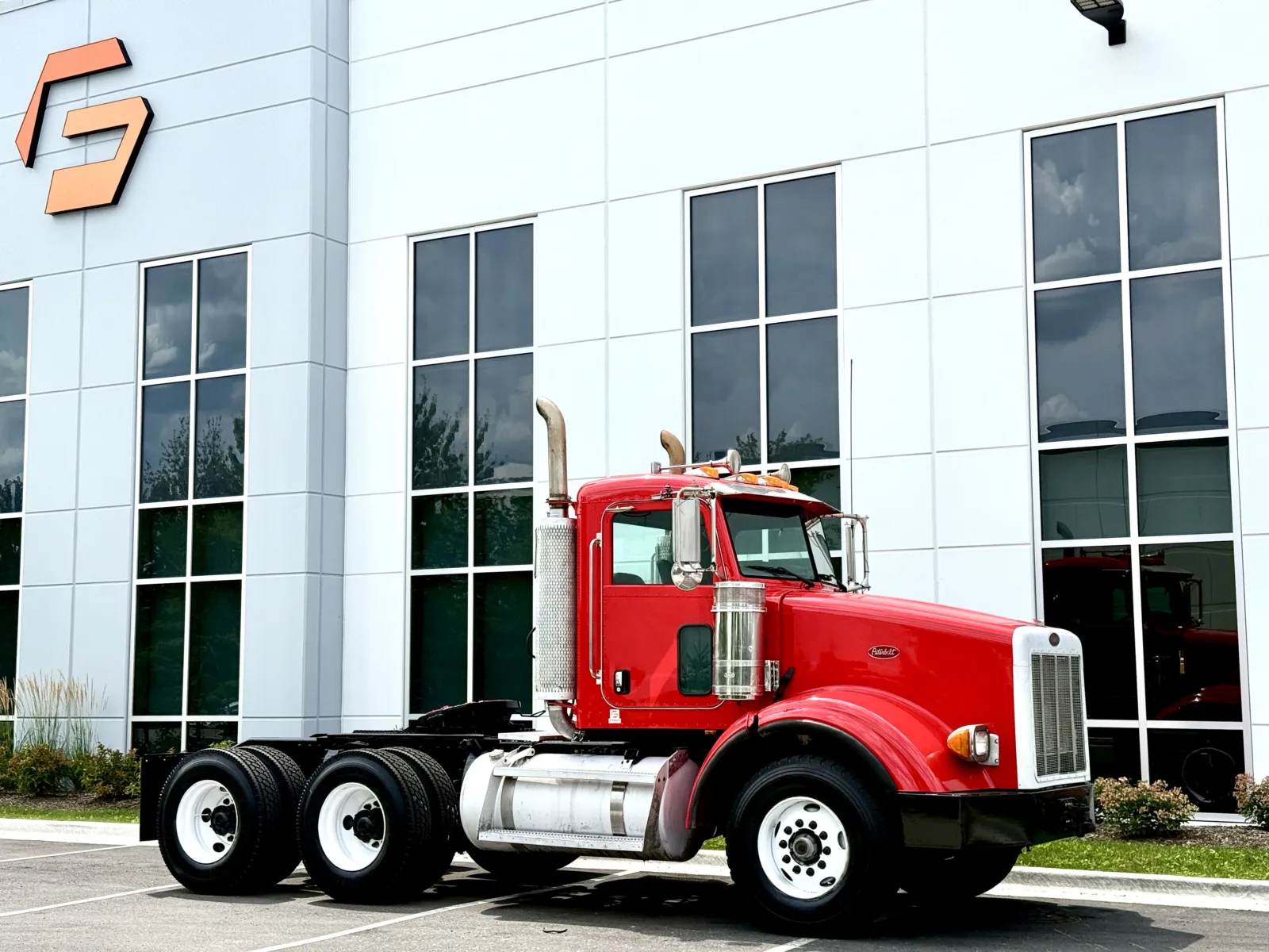 2006 Peterbilt - image 2