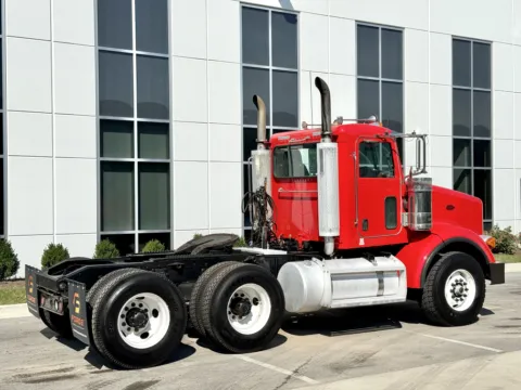 More photos of 2006 PETERBILT 357 at Forge Truck Centers - Illinois, IL