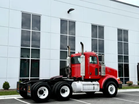 More photos of 2006 PETERBILT 357 at Forge Truck Centers - Illinois, IL