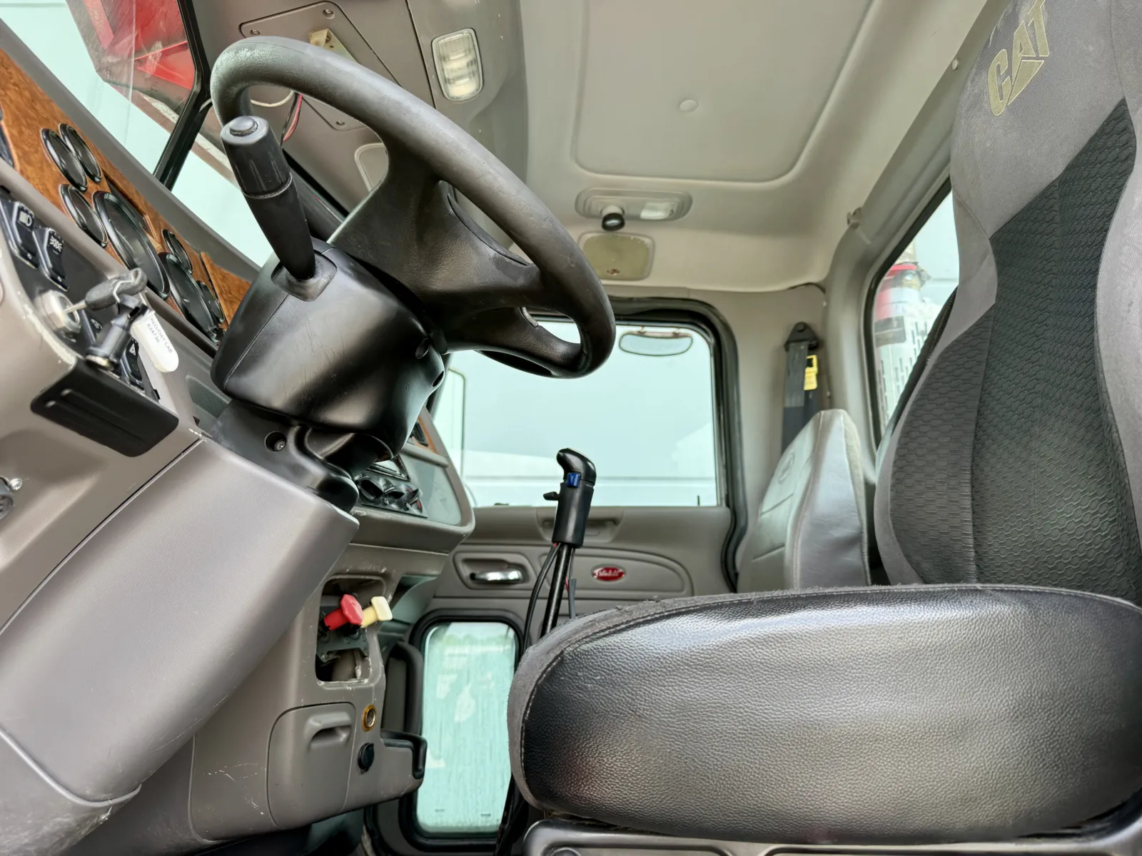 2006 Peterbilt - image 14