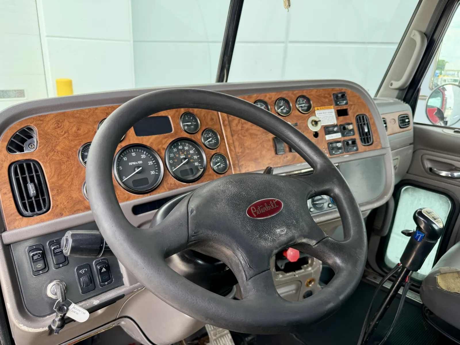 2006 Peterbilt - image 15